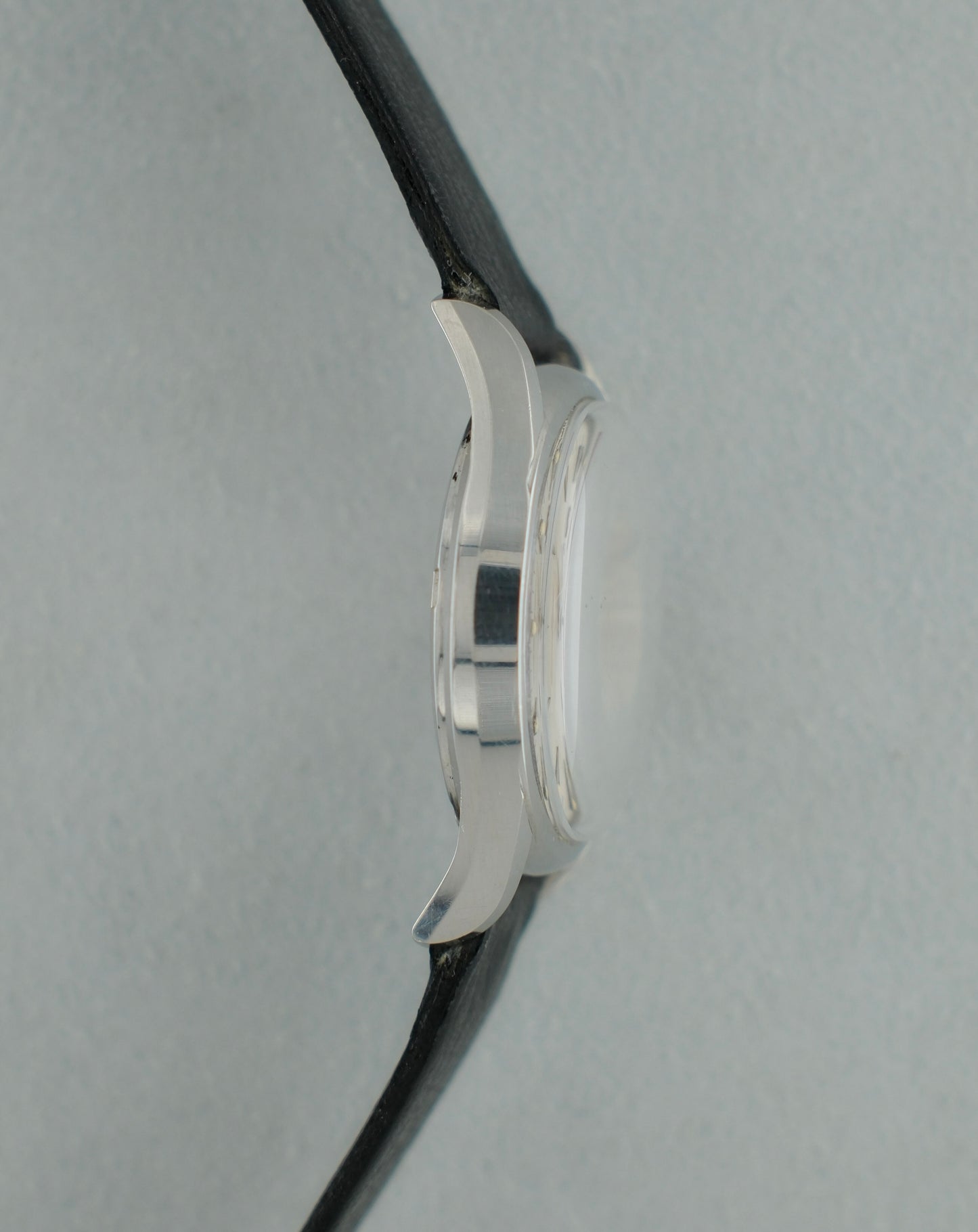 Omega | 2667-1